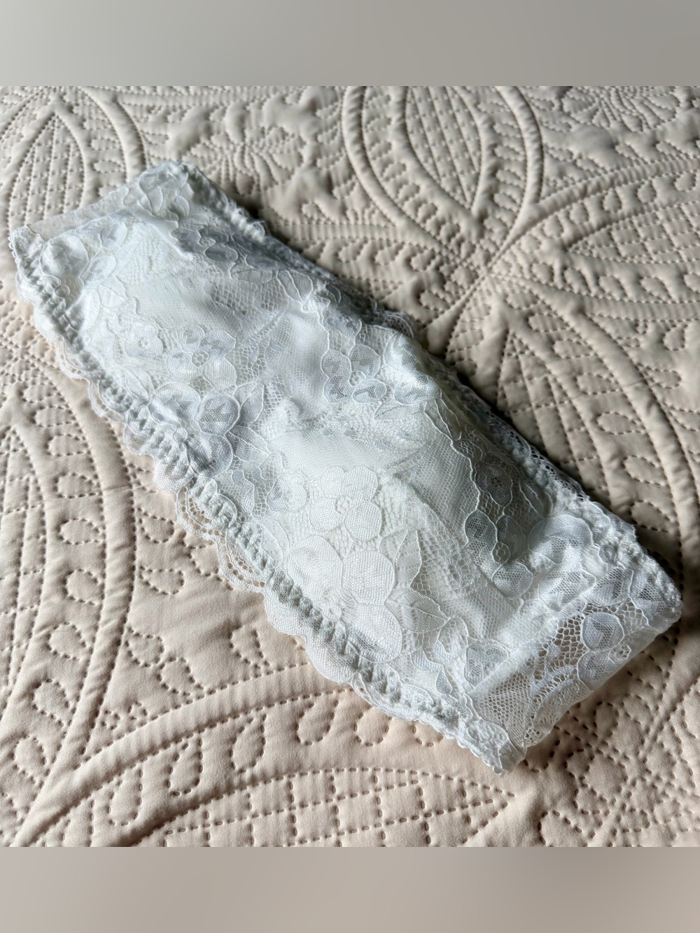 White Floral Lace NWOT Strapless Bandeau Bra Bralette Padded Size Medium